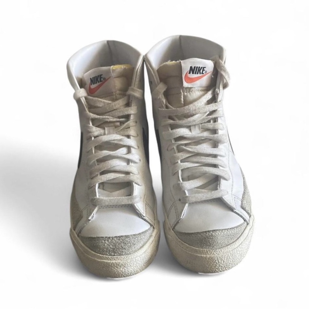 Nike Blazer High Top Mid 77 Trainers in White and Black.